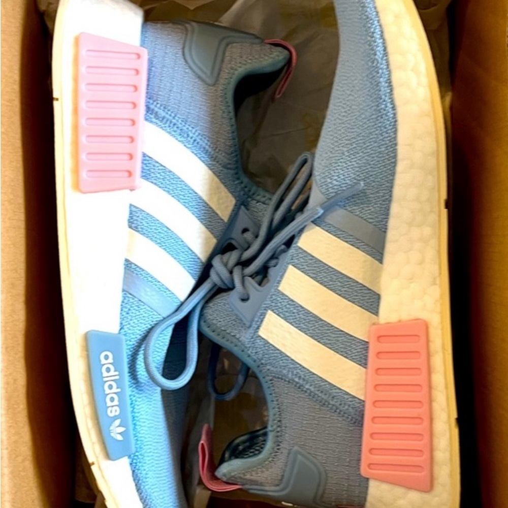 👟 - Picture 3 of 3
